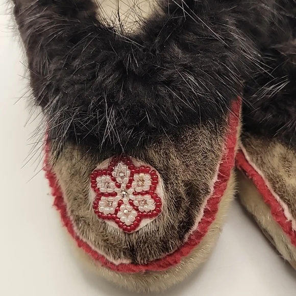 Inuit Vintage Alaska Native Childs Beaded Slippers - Picture 2 of 5